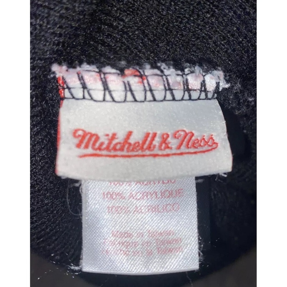 Mitchell‎ & Ness Cleveland Cavaliers Cuffed Winter Pom NBA Beanie Hat Cap Black - Picture 3 of 3